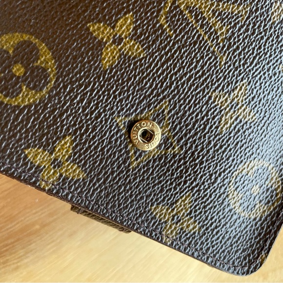 AUTHENTIC Louis Vuitton Compact Wallet - Picture 4 of 10